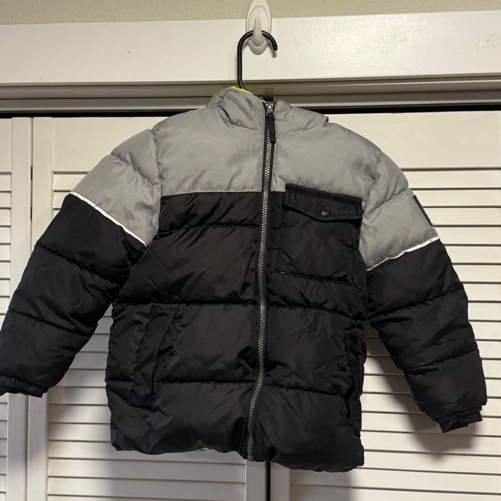 Boys size 5 iXtreme Outfitters Puffer Jacket, Neon Yellow Fleece Interior